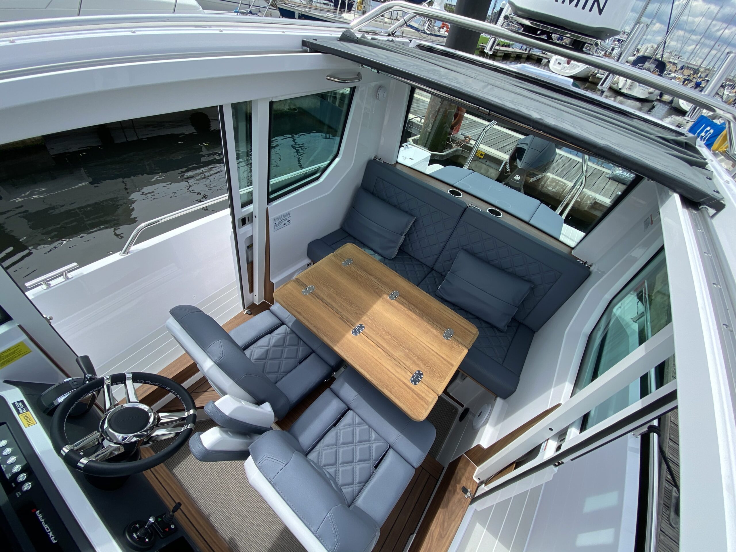 Axopar 28 Interior